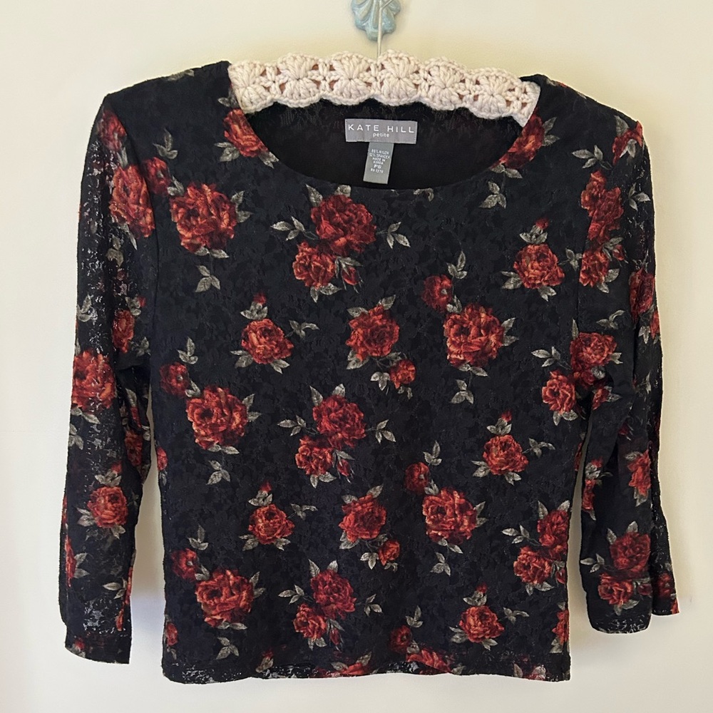 Kate Hill Black Lace Blouse with Red Roses 
Size: Small
Used (Like New)